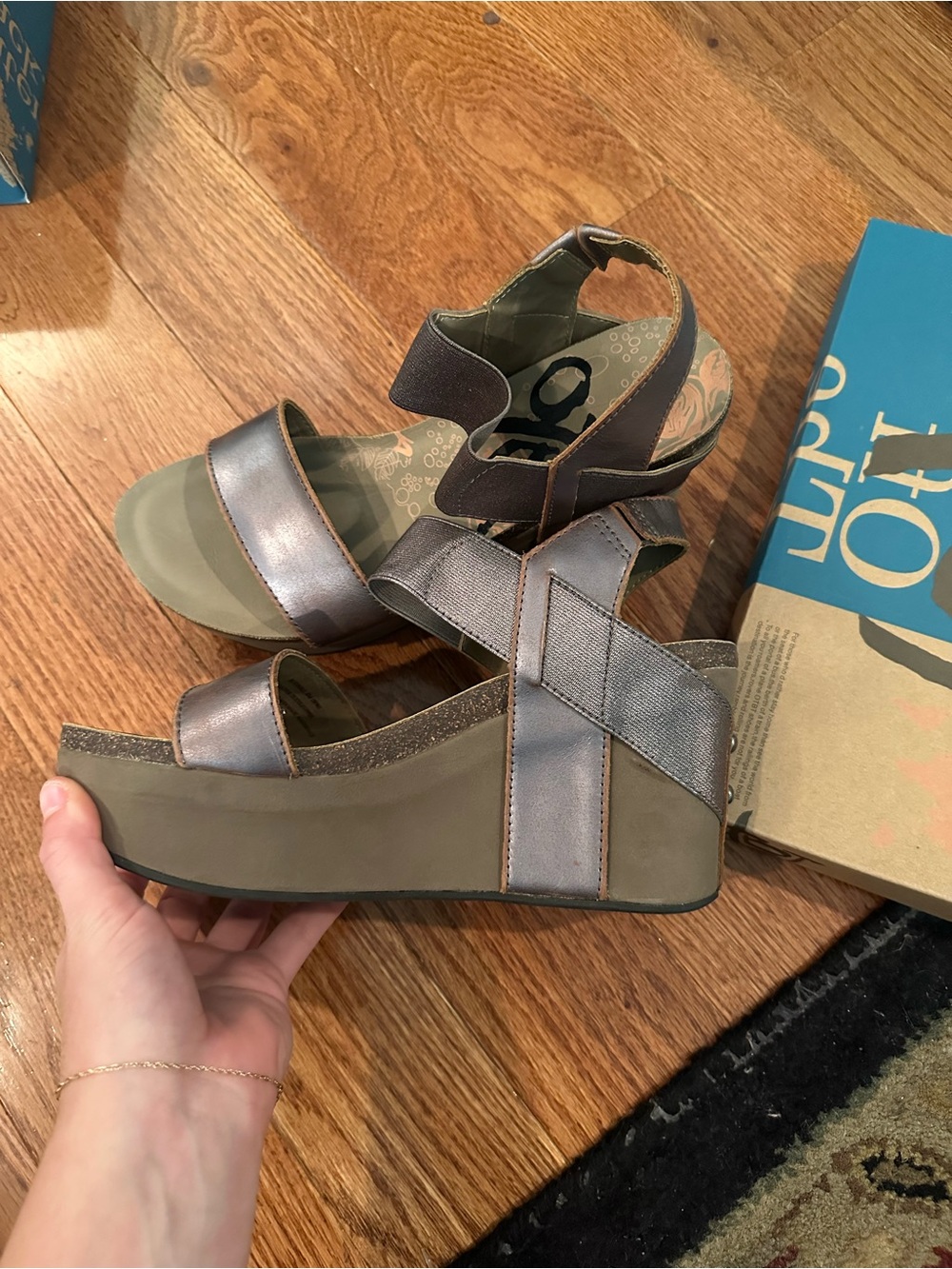 NTW OTBT Bushnell style wedge sandal in the Pewter colorway women’s size 8